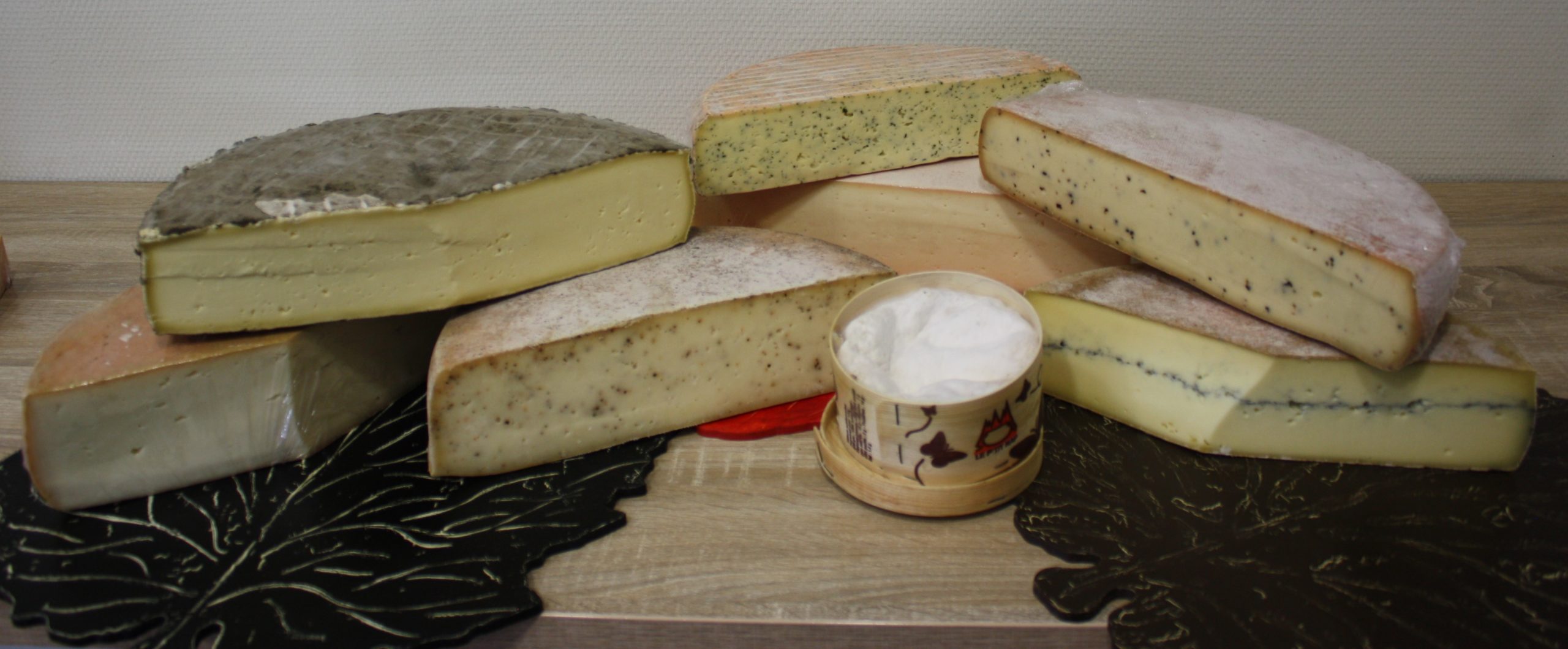 Plateau raclette : fromage & charcuterie - 11€ la part - Plateaux fromages  et raclette - Dives-sur-Mer - Boutique de Coeur d'artichaut