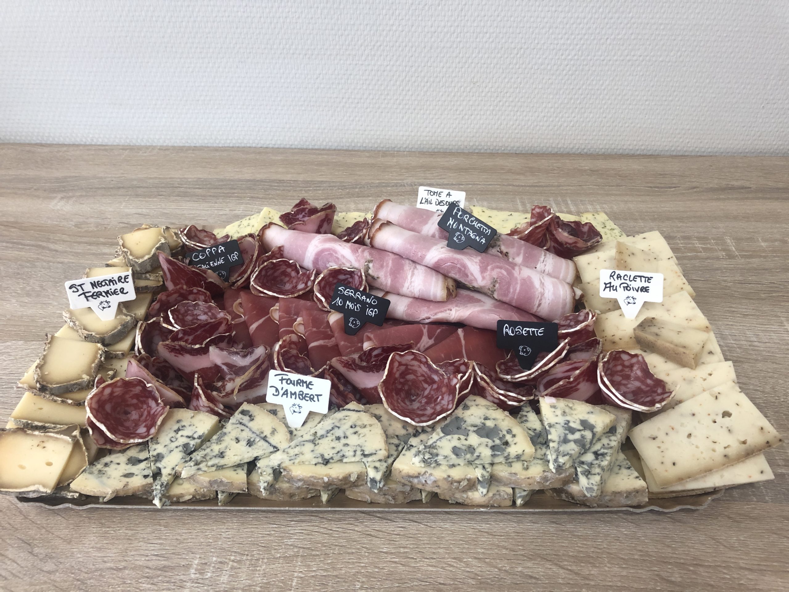 Plateau raclette : fromage & charcuterie - 11€ la part - Plateaux fromages  et raclette - Dives-sur-Mer - Boutique de Coeur d'artichaut